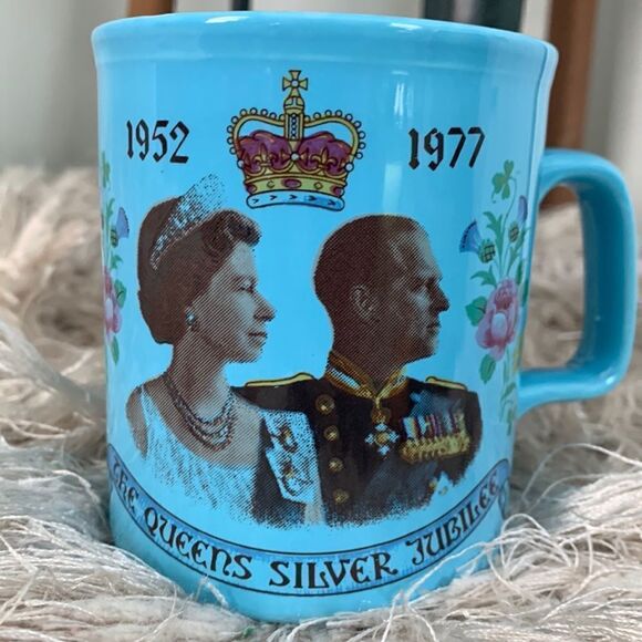 Vintage 1977 The Queens Silver Jubilee Mug Made In England - Picture 1 of 10